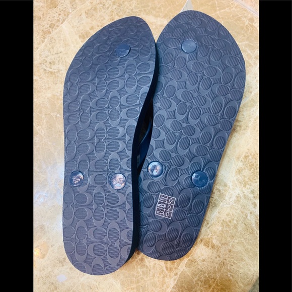 ❤️❤️Coach flip flops ❤️❤️ - Picture 3 of 4